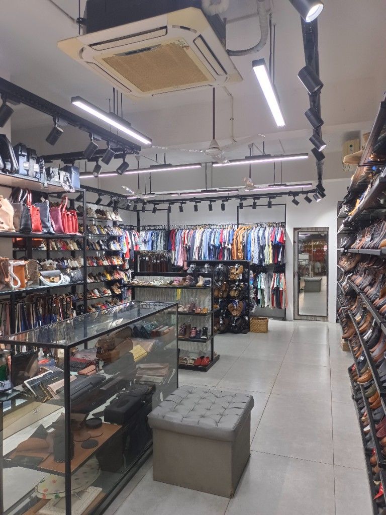 Spacious air-conditioned interior of Masees Ambur showroom